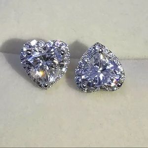 ~•New•~ 18k White Gold Diamond Heart Halo Earrings